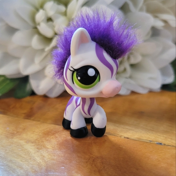 Littlest Pet Shop LPS #2470 Zebra White Purple Green Eyes 2006 - Picture 1 of 13